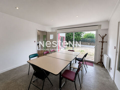   Bâtiment d'activité à vendre de 338 m² avec bureaux, grand atelier et espace de stockage au coeur du centre ville de Montval-sur 