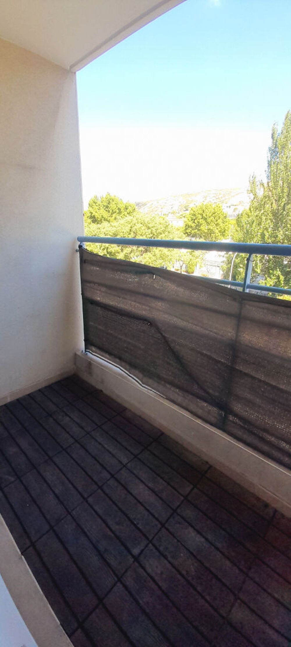 13016 - Appartement de type 2 avec balcon et parkings
