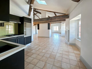  Appartement à louer 4 pièces 107 m²