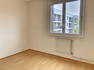  Appartement à louer 5 pièces 94 m²