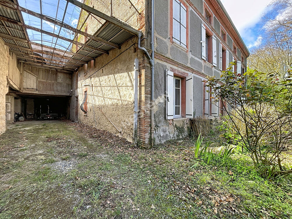 A vendre, Ensemble immobilier, à rénover d'environ 600m² , terrain 6120m² sur la commune de Gardouch