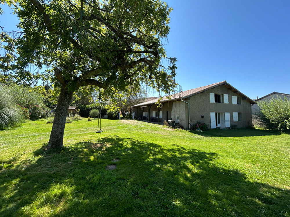St Didier beaucoup de charmes pour cette longere sur 3600 m² de terrain