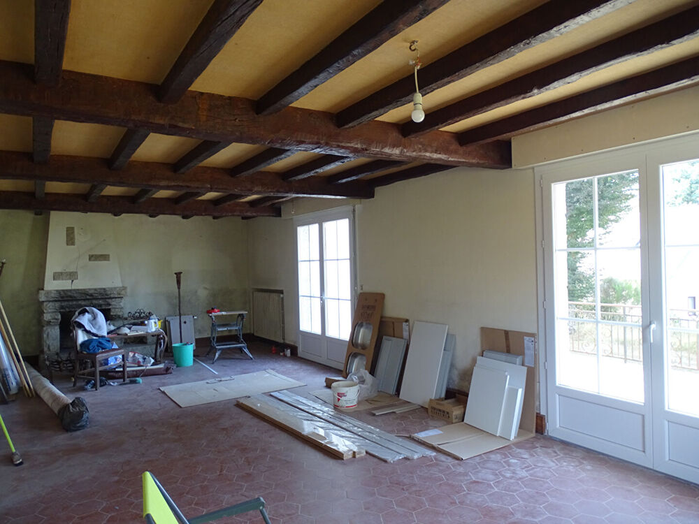 CÔTES-D'ARMOR. Superbe demeure bretonne en pierre de 6 chambres avec 3 070 m² de jardin arboré au coeur de Locarn