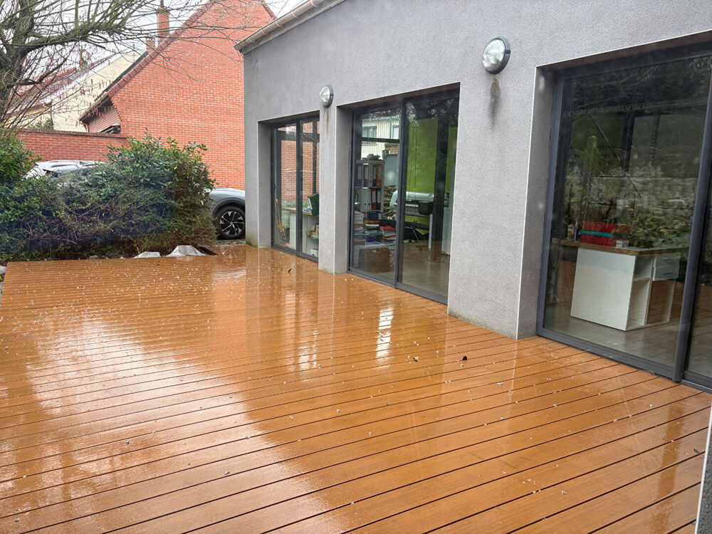   � LOUER ! Local professionnel ou commercial de 120 m� avec terrasse, parking et nombreux atouts 