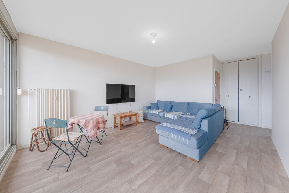 Appartement T3 de 66 m2 en dernier étage, proche centre-ville avec balcon , cave et ascenseur
