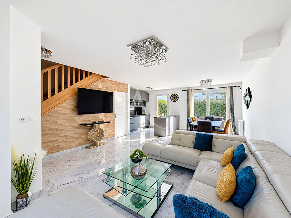 Maison située à Claye Souilly - construction 2017 - 4 chambres - jardin de 450 m2 - garage