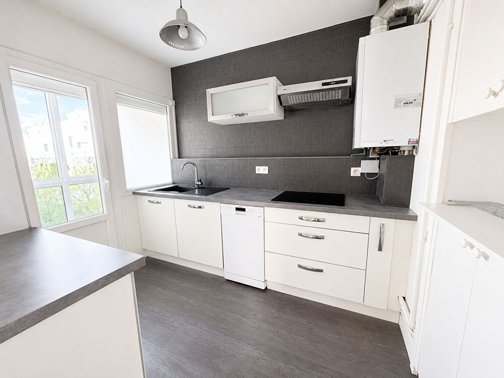IDEAL COLOCATION ETUDIANTE - T4 meublé de 67.29 m2 avec Balcon - Proximité immédiate TRAM