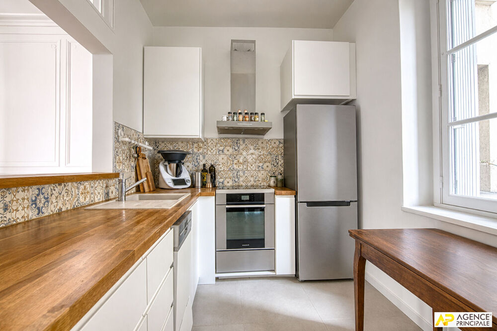 Vente Appartement Versailles St-Louis Appartement 7 pièces 112.7 m² carrez situé au 1er étage Versailles