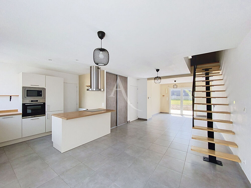 Maison Montreuil Juigne 4 pièce(s) 106 m2