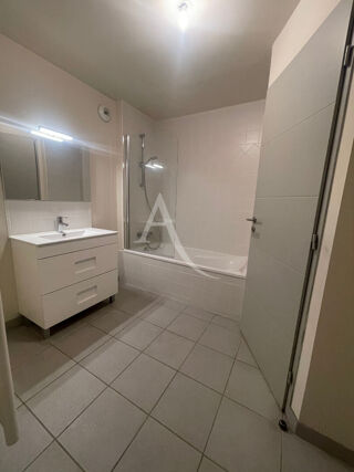  Appartement à louer 4 pièces 94 m²
