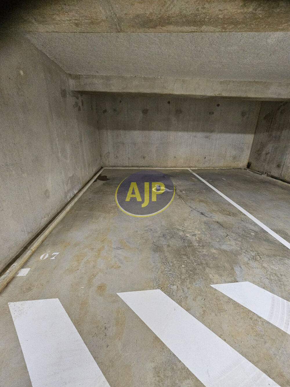 Location Parking/Garage St Sébastien Rue de la Fontaine Parking sous sol Saint sebastien sur loire