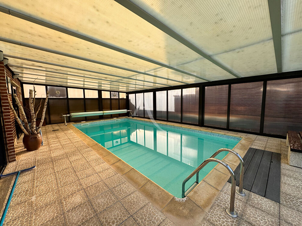 Maison individuelle lumineuse avec piscine et grand garage