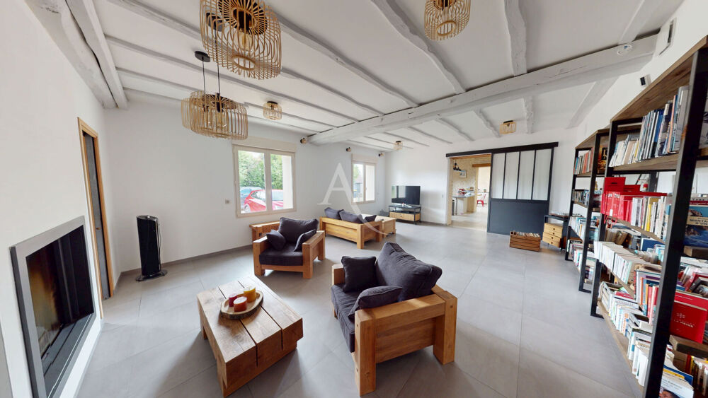 NEUVILLE DE POITOU GRANDE MAISON RENOVEE DE 6 CHAMBRES