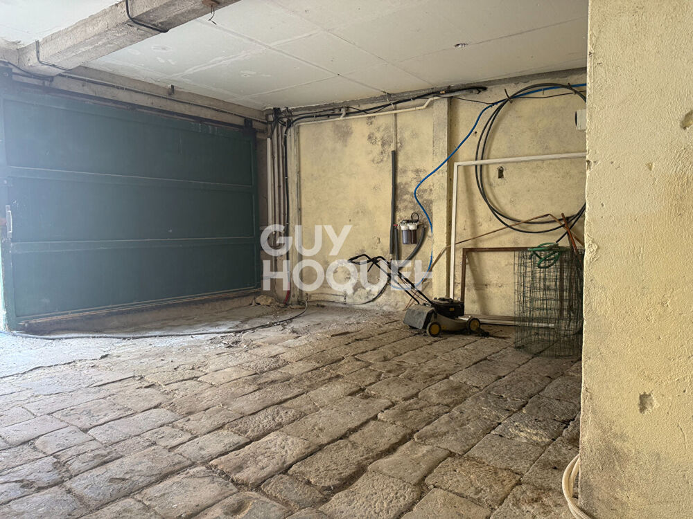 Maison de ville avec cour et garage