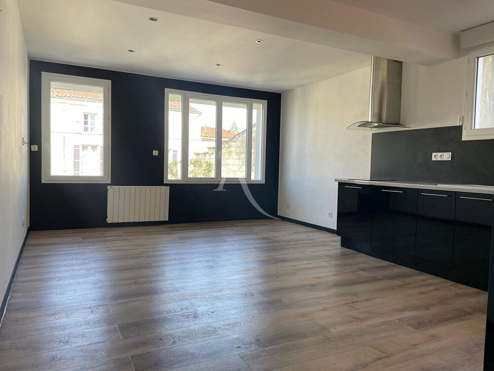 Appartement Saintes, centre ville, 2 chambres.