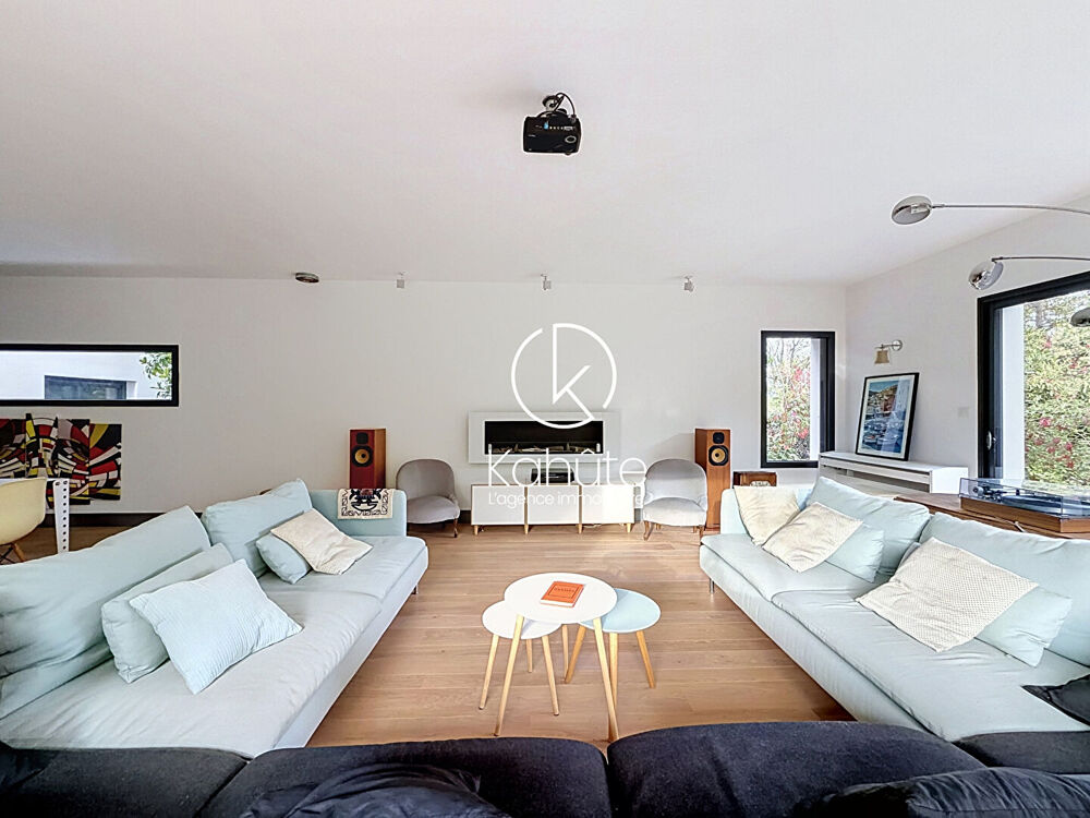 Vente Maison À seulement 10km de Lyon, à Charbonnières les Bains, maison d'architecte de 197m2, sur un terrain 1075m2, 8 pièces, 5 chambres, Charbonnieres les bains