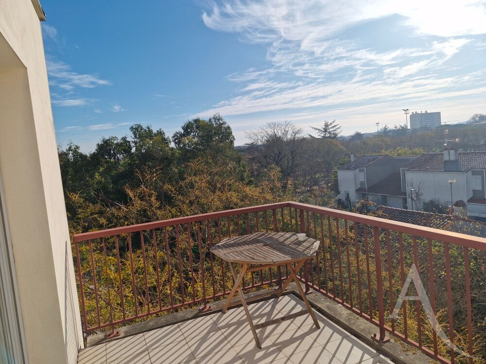TOULOUSE APPARTEMENT T2 de 40m2, DERNIER ETAGE AVEC BALCON ET PARKING.