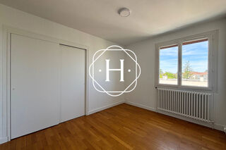  Appartement à louer 3 pièces 77 m²