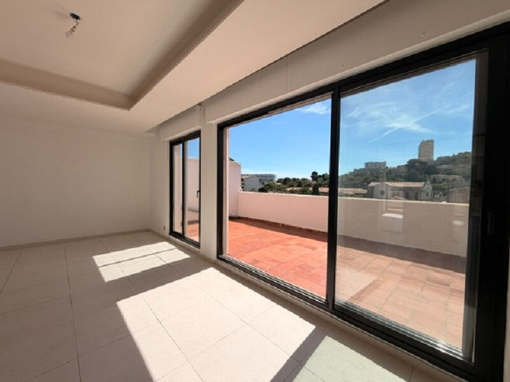 Location Appartement Appartement  3 pièce(s) 72 m² - type 3 Rue Paradis Dernier étage  - Terrasse et Balcon Marseille 8
