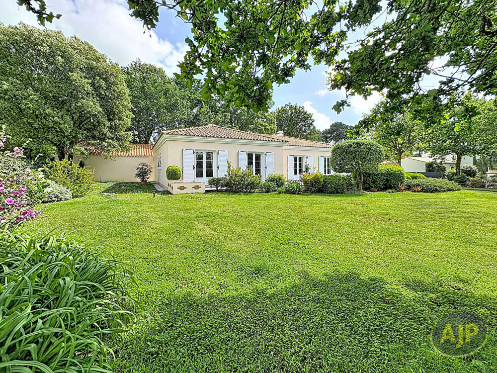 Maison 5 pièces 127 m² sur 1935 m² de terrain divisible.