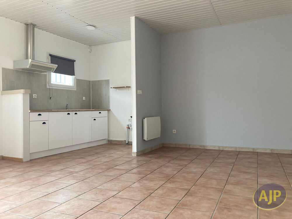 Location Maison Maison T2 avec terrasse et jardin à St Estèphe Saint estephe