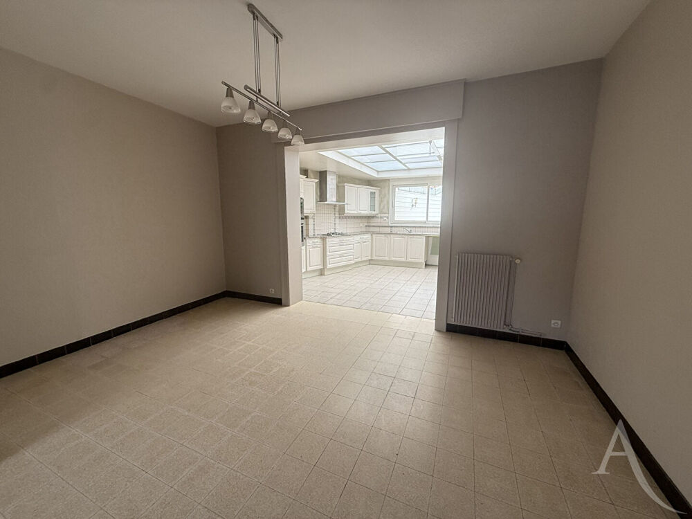 Maison mitoyenne - 6 pièce(s) 148 m² - RENESCURE