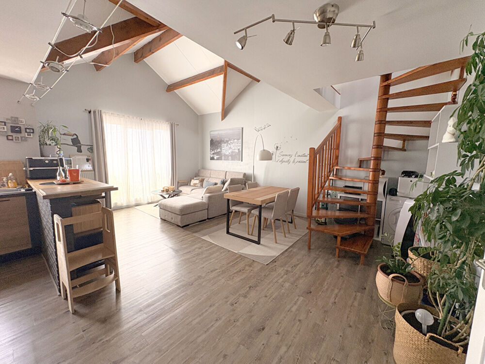 Vente Appartement Appartement en duplex à Issou 3/4 pièces 73 m2 Issou