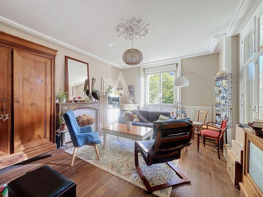 Vente Maison Élégante maison de ville avec jardin clos et arboré, sans vis-à-vis Segre en anjou bleu