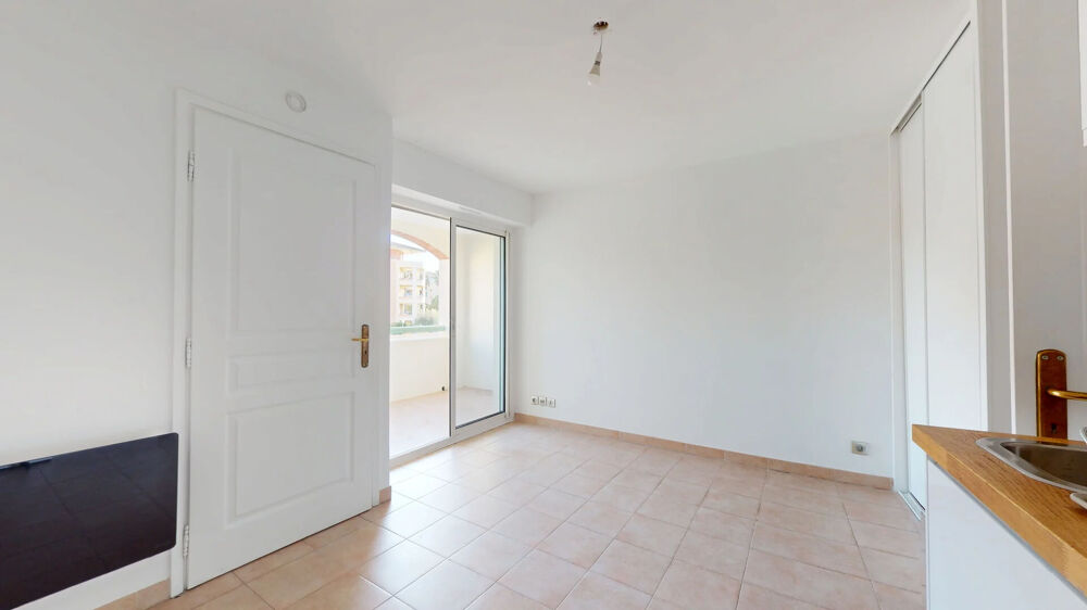 PORT FREJUS STUDIO/CABINE 24M² VUE CANAL