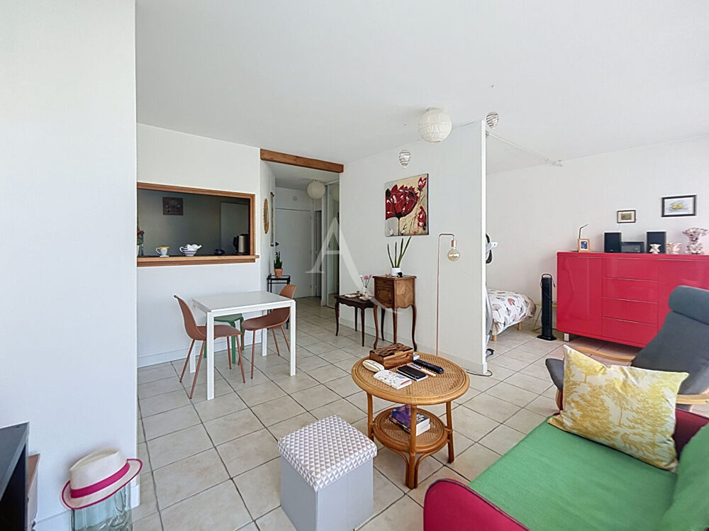 Vente Appartement Angers, quartier Madeleine : Grand studio T1 bis de 38 m² avec balcon, parking et cave Angers