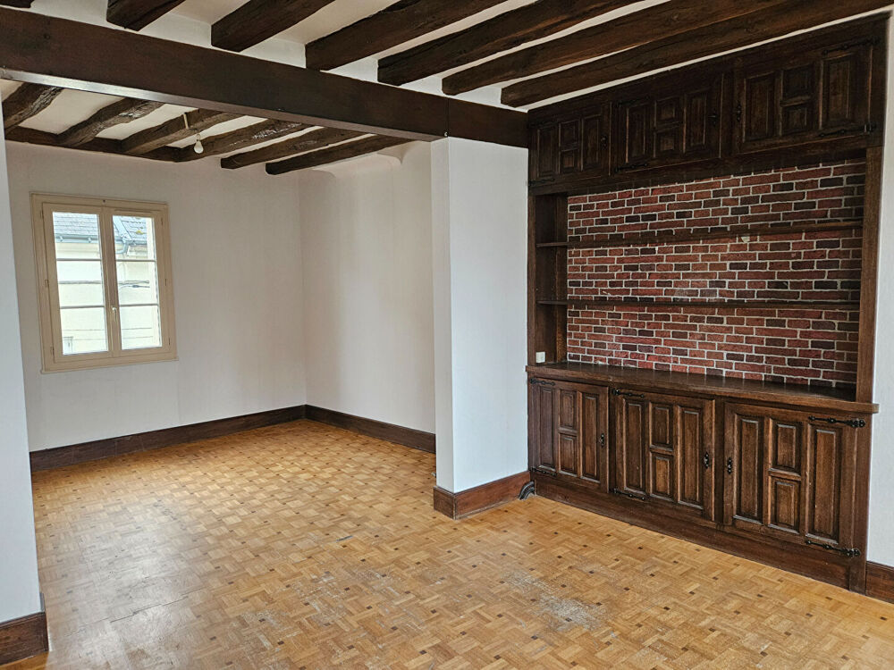 Appartement rénové à louer en plein centre ville de Sainte Maure