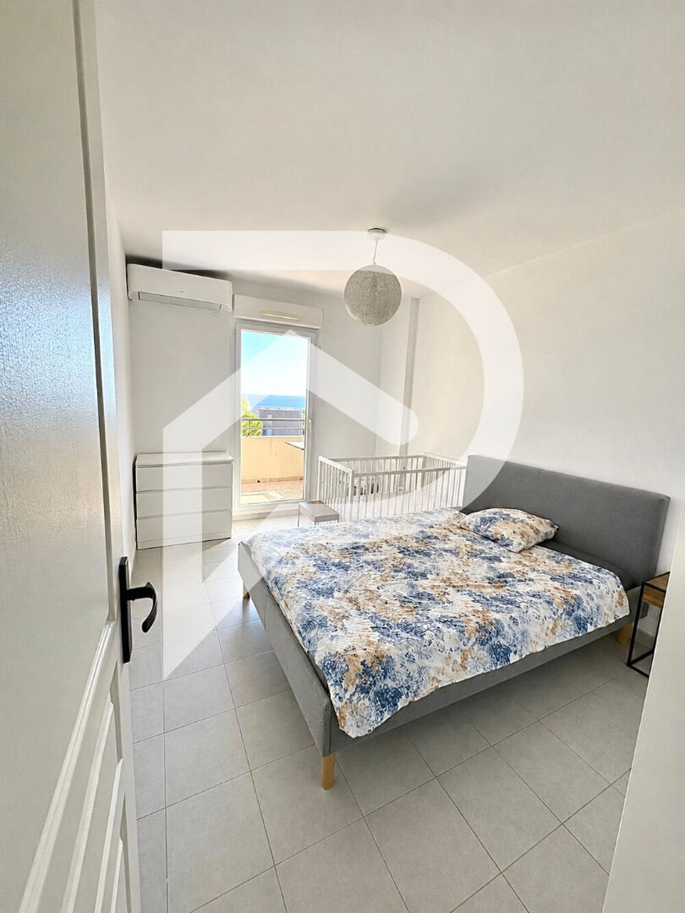 Vente Appartement Appartement T3 lumineux avec vue mer,terrasse et box. Marseille 15