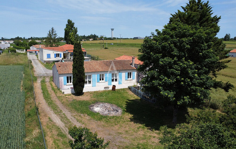 Pavillon de plain-pied sur sous-sol et dépendances avec vue imprenable.