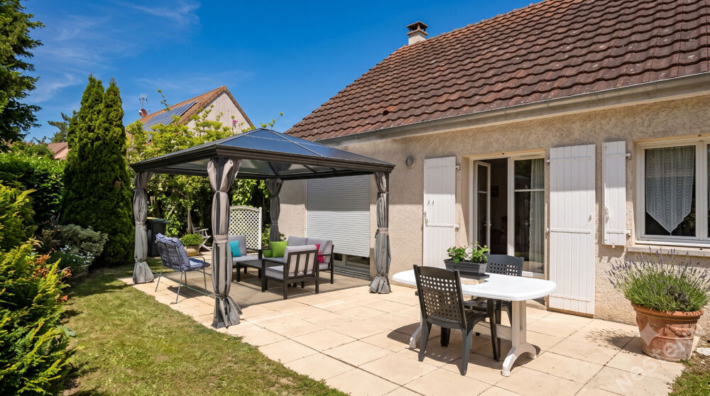 Maison à vendre à Crissey - 5 pièces, 3 chambres, jardin, garage, combles aménageables.