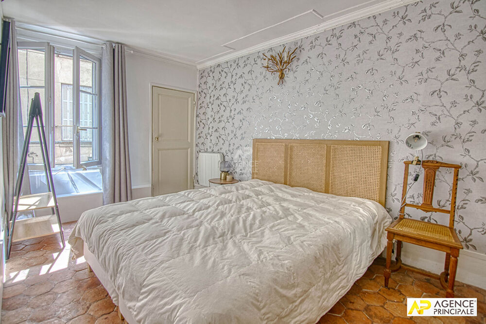 Vente Appartement Versailles Saint-Louis appartement  4  pièces 77 m 2 carrez situé au 1er  étage. Versailles