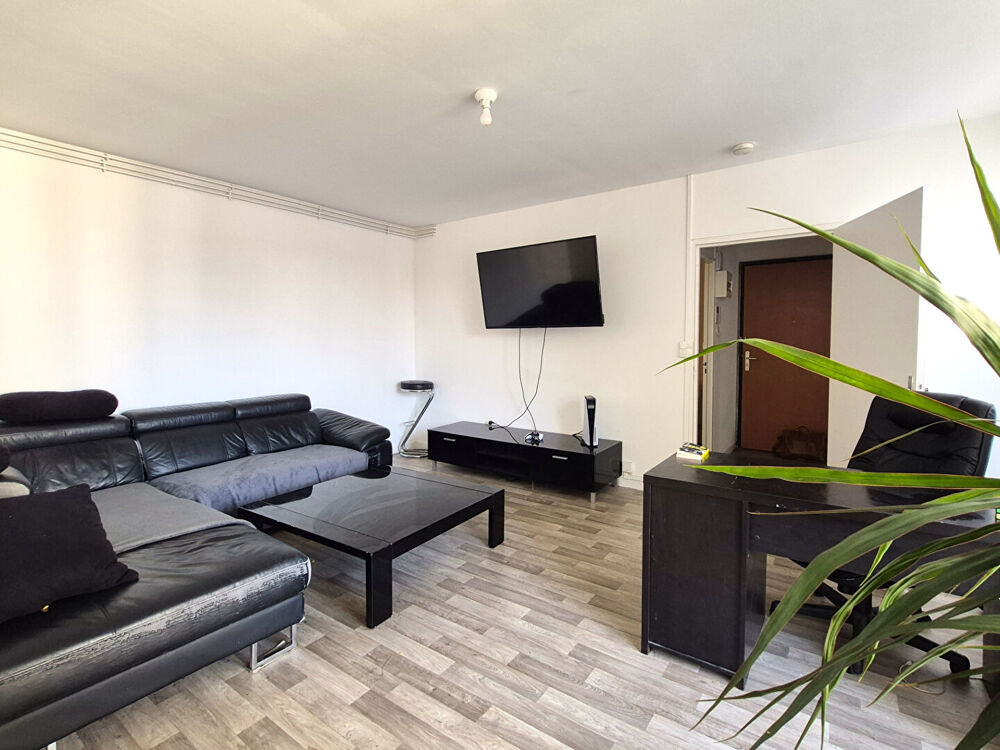 GRAND TYPE 2 AVEC BALCON FILANT