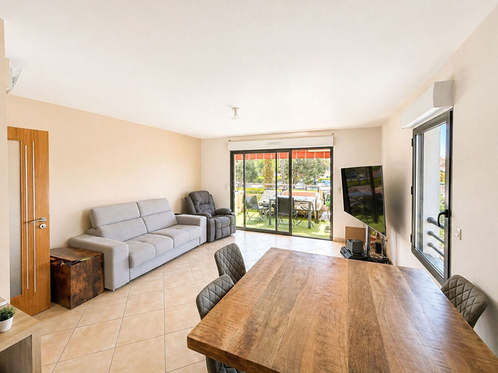 Vente Appartement 3 pièces avec terrasse plein Sud  et garage , Port Fréjus , Résidence de standing Frejus