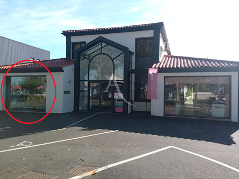 CHALLANS, local commercial  45.80 m&sup2; 700 85300 Challans