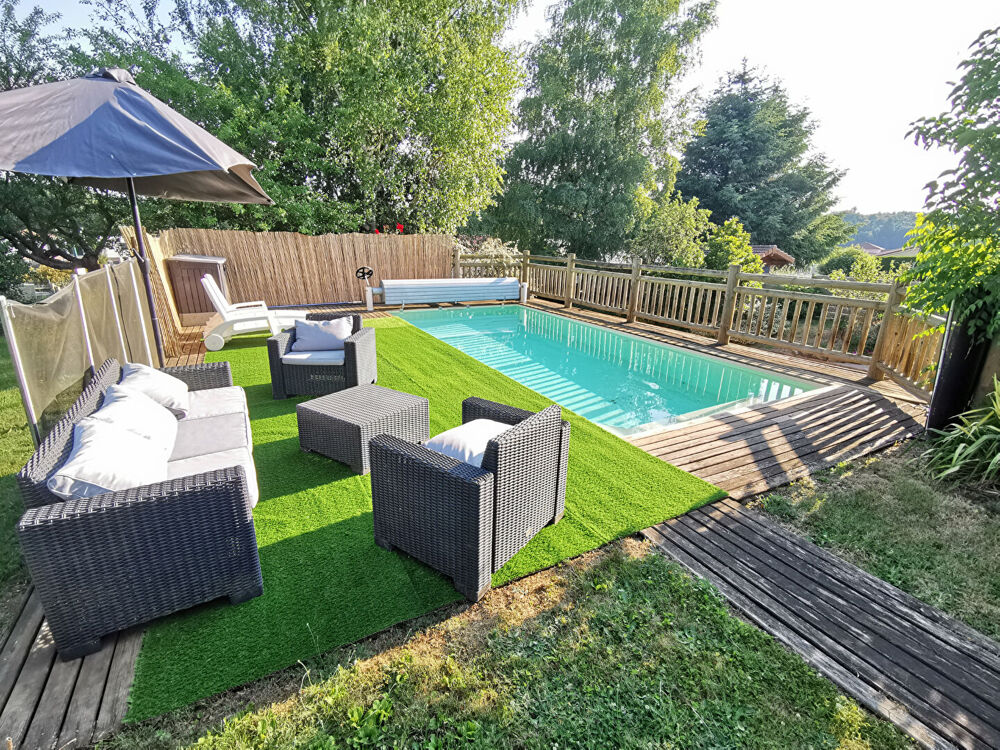 Maison 8 pièces 132 m² · à Sainte Sigolene · 132 m² · 290 000 €