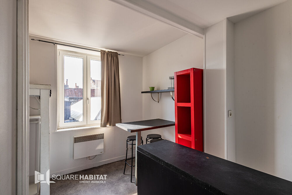 EXCLUSIVITE : PLACE DU MARCHE DE WAZEMMES : Studio de 14.30m² en arrière de copropriété