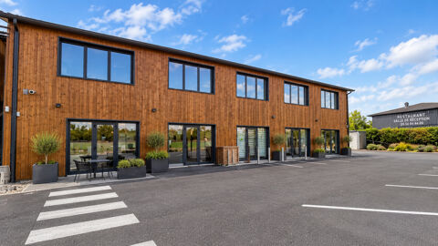 &Agrave; LOUER ENSEMBLE PROFESSIONNEL DE 6 BUREAUX DE 204 M&sup2; SECTEUR CAVIGNAC 1300 33620 Cavignac