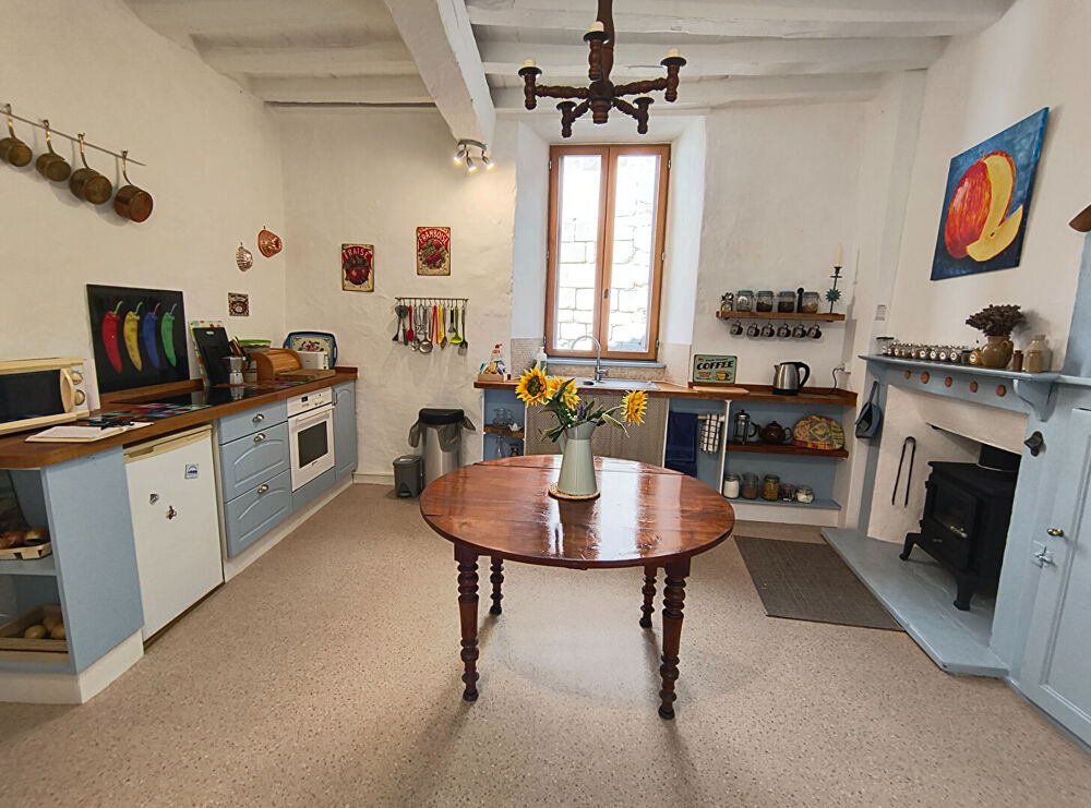 HAUTE-VIENNE, près de Bellac - Maison de village, 3 chambres, parking