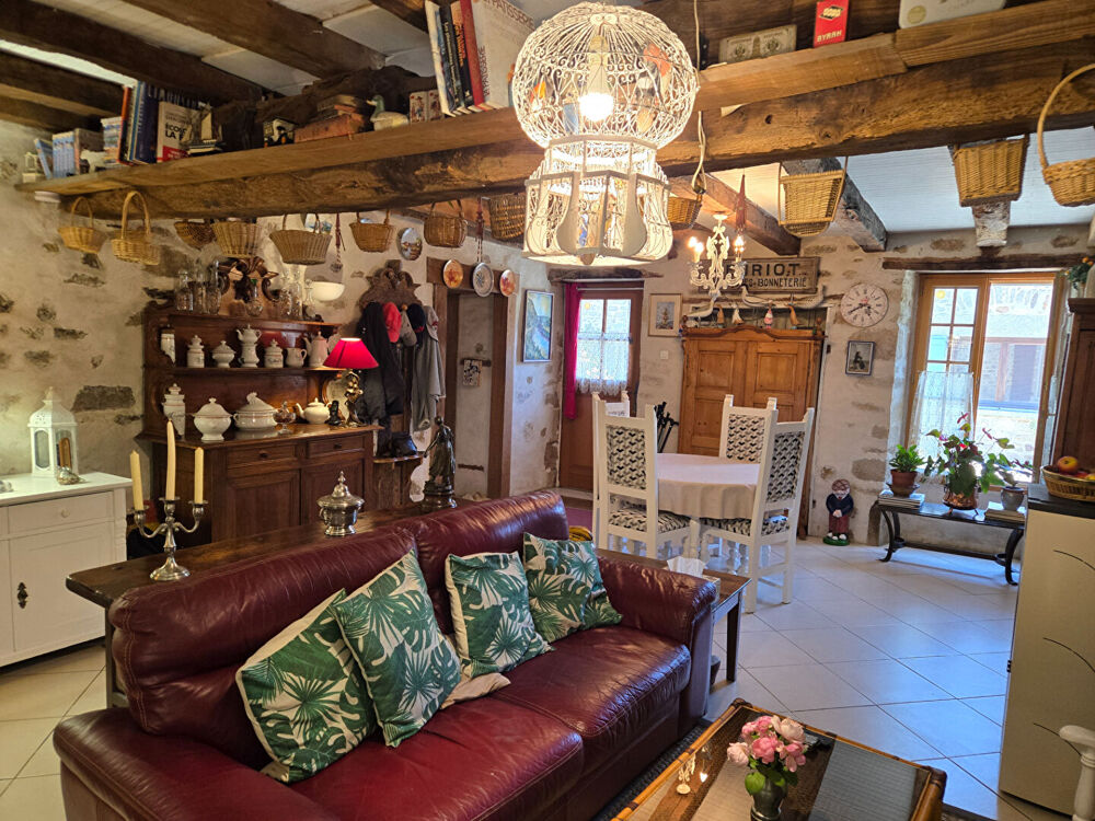 HAUTE VIENNE : Charmante grange rénovée, pleine de caractère, avec 3 chambres, située dans un hameau calme près de la ville hist