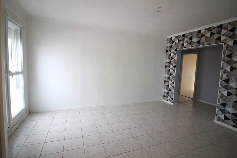 NIMES Proche centre ville Appartement P4 avec ascenseur et cave. Copropriété entièrement refaite