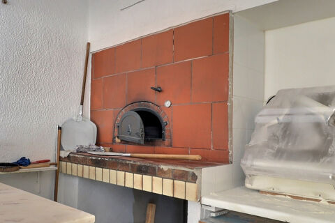   CENTRE-VILLE  HAGETMAU! RESTAURANT RECONNU, CLIENTÈLE FIDÈLE ET MURS POSSIBLES 