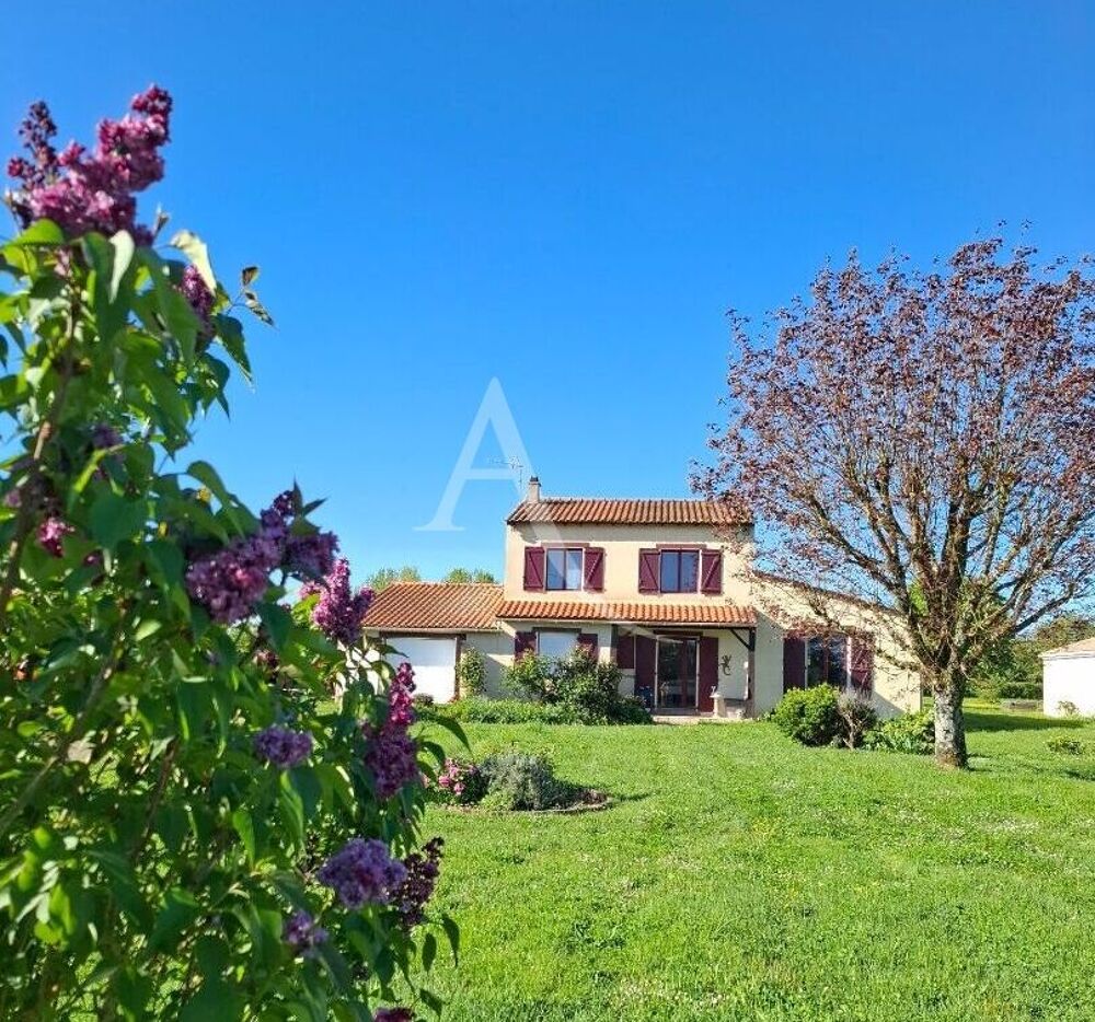 Maison 6 pièces 134 m² · à Fontenay le Comte · 134 m² · 239 600 €