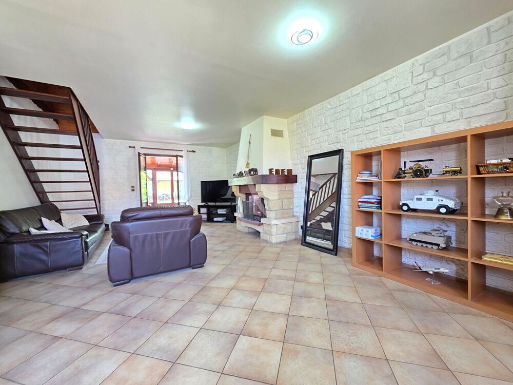 Maison 3 chambres avec véranda, insert et garage - Secteur calme proche toutes commodités