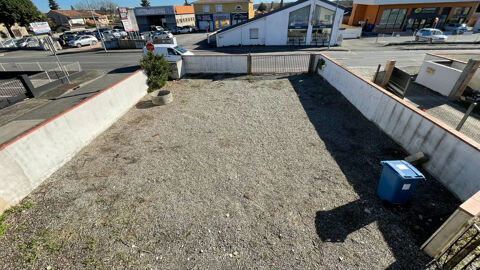 Immeuble ST ALBAN - 2 appartements ou commerce avec parkings 421000 31140 St alban