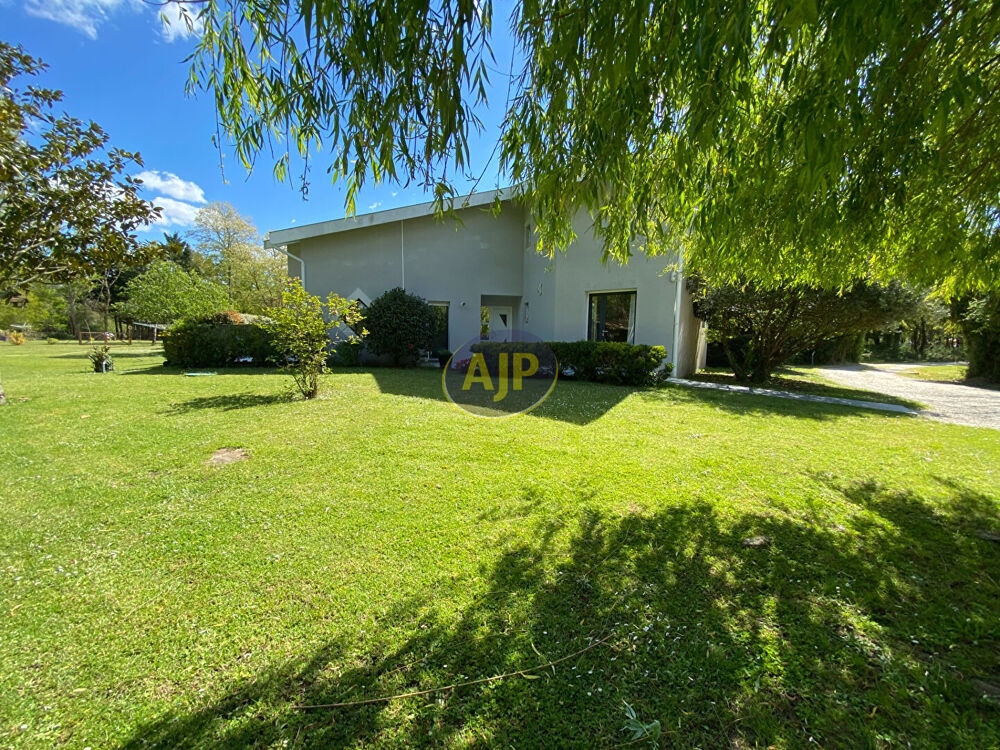 Maison d' architecte 8 pièces à 5 kms de la plage