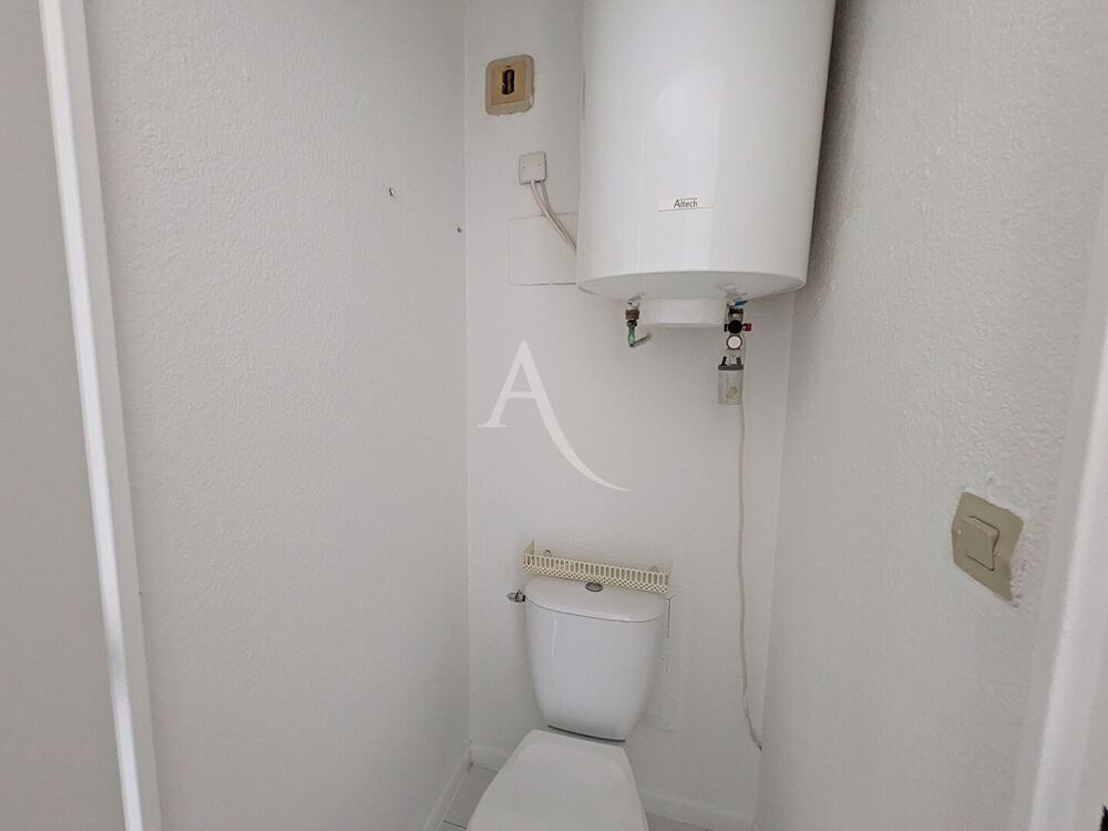 Location Appartement A LOUER - à l'année - studio avec place de parking Balaruc les bains